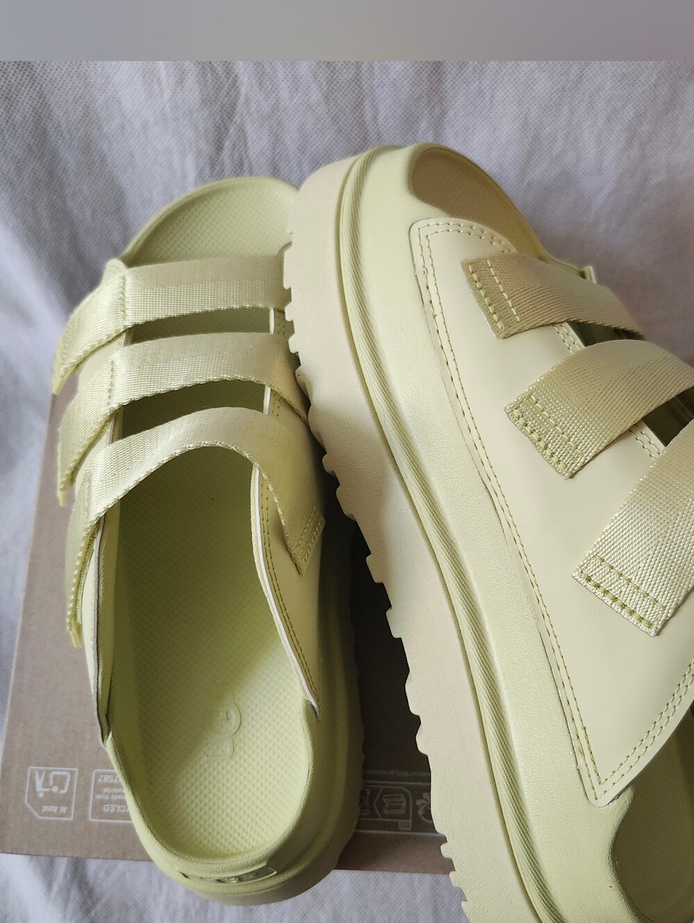 UGG Women Golden Glow Platfoam Slide Sandal In Golden Apple Sz 8, 9